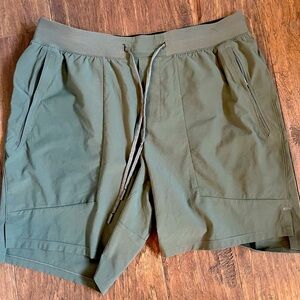 Large lululemon LTE training shorts